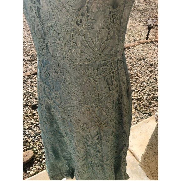 $8 Vintage Lace dress size med. $8 if bundled - Picture 4 of 8